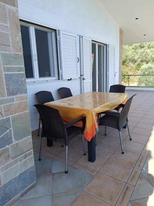 Ολόκληρος Όροφος Αγροτική Οικία Apartment Neos Pirgos Exterior photo